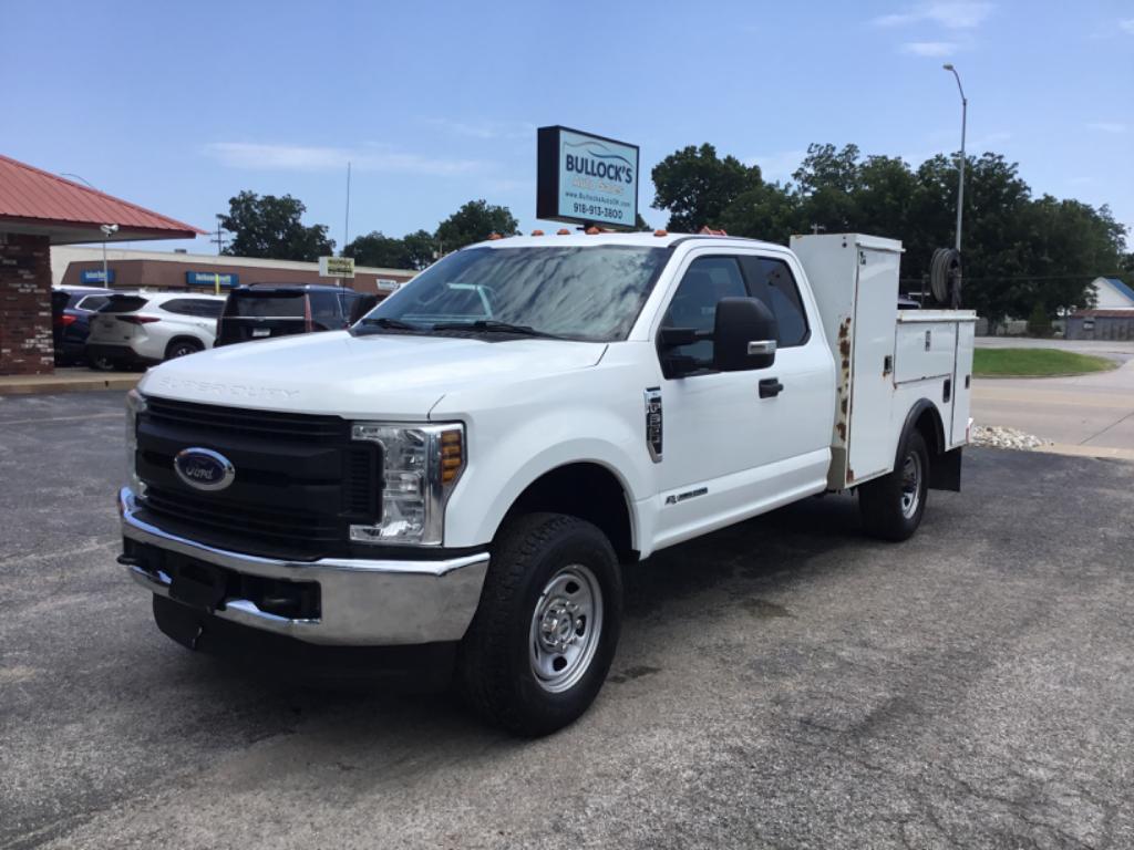 ford f-350 super duty chassis cab 2018 1FD8X3FT3JEB92161 image ford f-350 super duty chassis cab 2018 1FD8X3FT3JEB92161 image